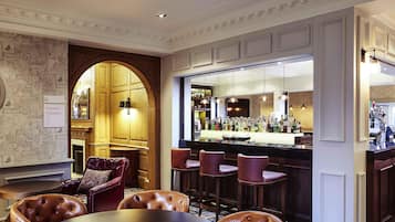 Breakfast, lunch and dinner served