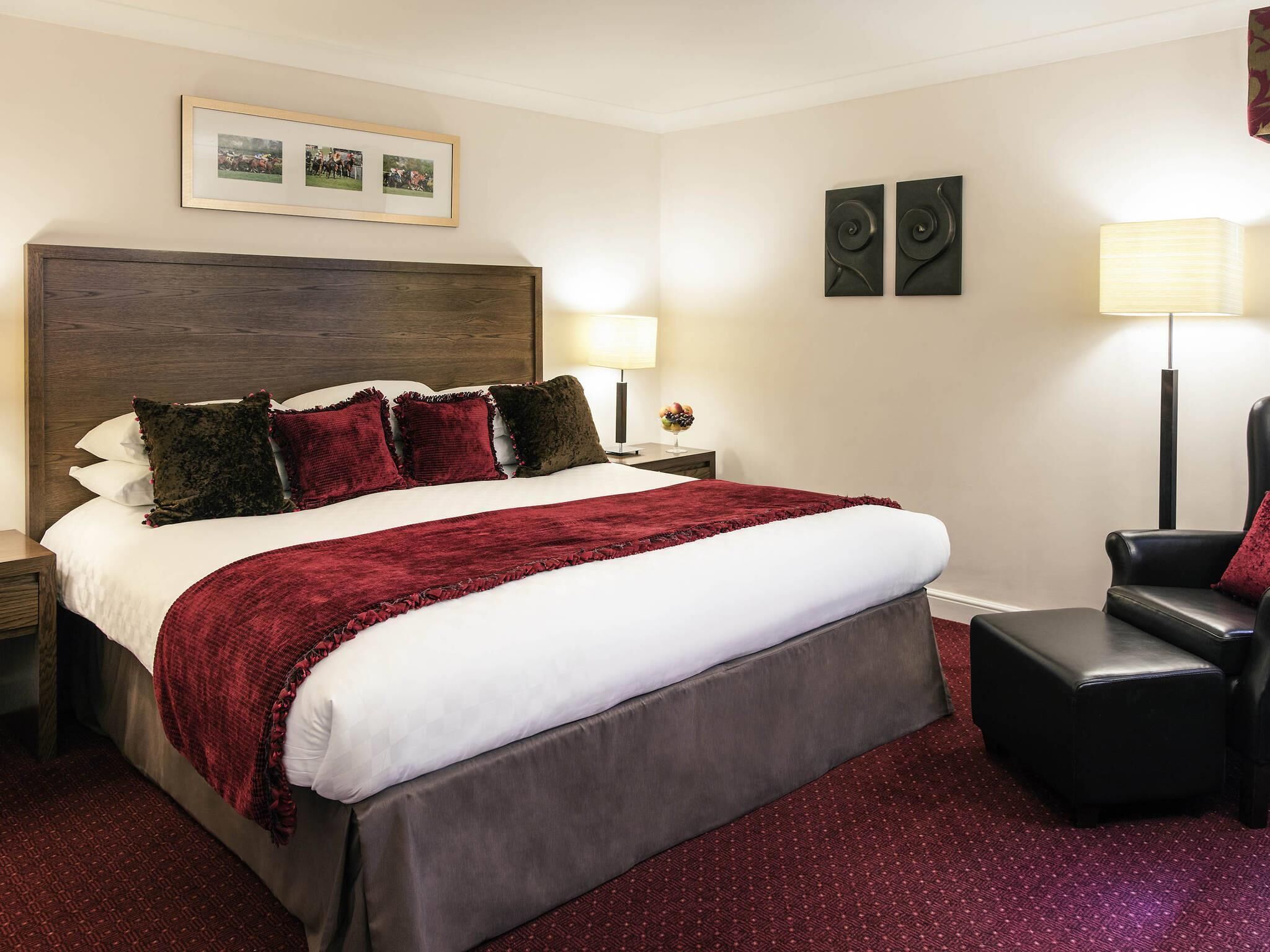 套房, 1 张特大床 | 办公桌、熨斗/熨衣板、免费婴儿床、免费折叠床/加床