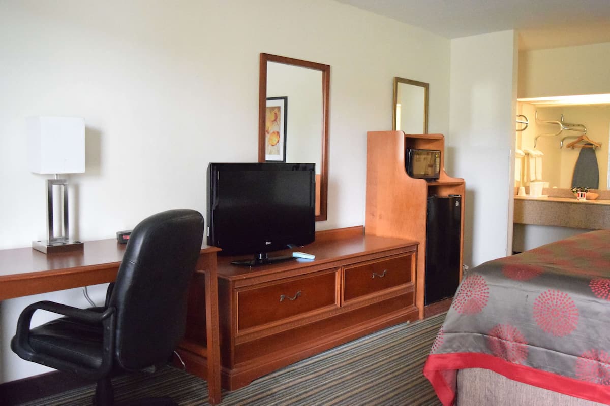In-room safe, desk, laptop workspace, blackout drapes