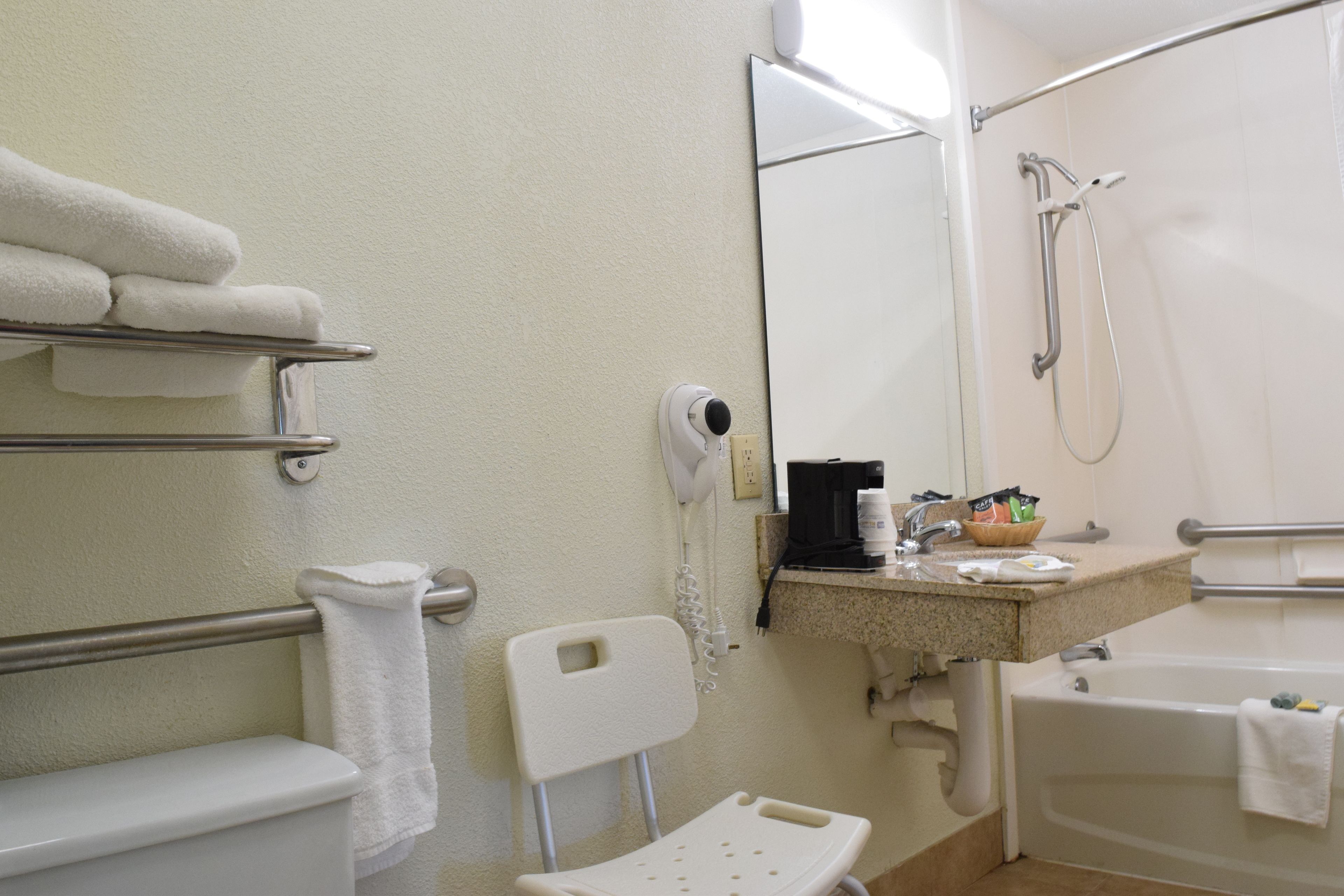 Photo - Ramada by Wyndham Savannah Gateway