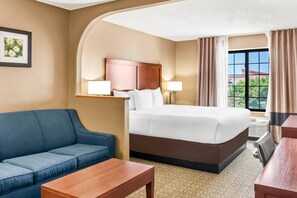 Suite, 1 très grand lit et 1 canapé-lit, non-fumeur | Couette en duvet, lit avec matelas à plateau-coussin, bureau