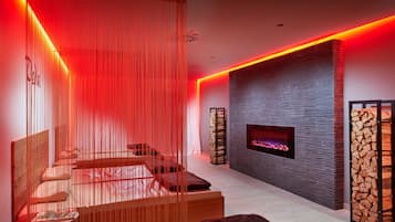 Sauna, hot tub, ruang uap, perawatan tubuh, dan pijat dengan batu panas