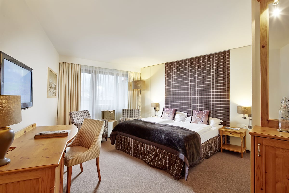 deluxe double room, balcony | 1 bedroom, hypo-allergenic bedding, minibar, in-room safe