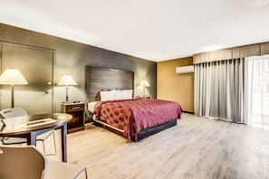 Habitació, 1 llit de matrimoni gran, accessible, no fumadors (Upgrade) | Roba de llit d'alta qualitat, decoració individual i cortines opaques 