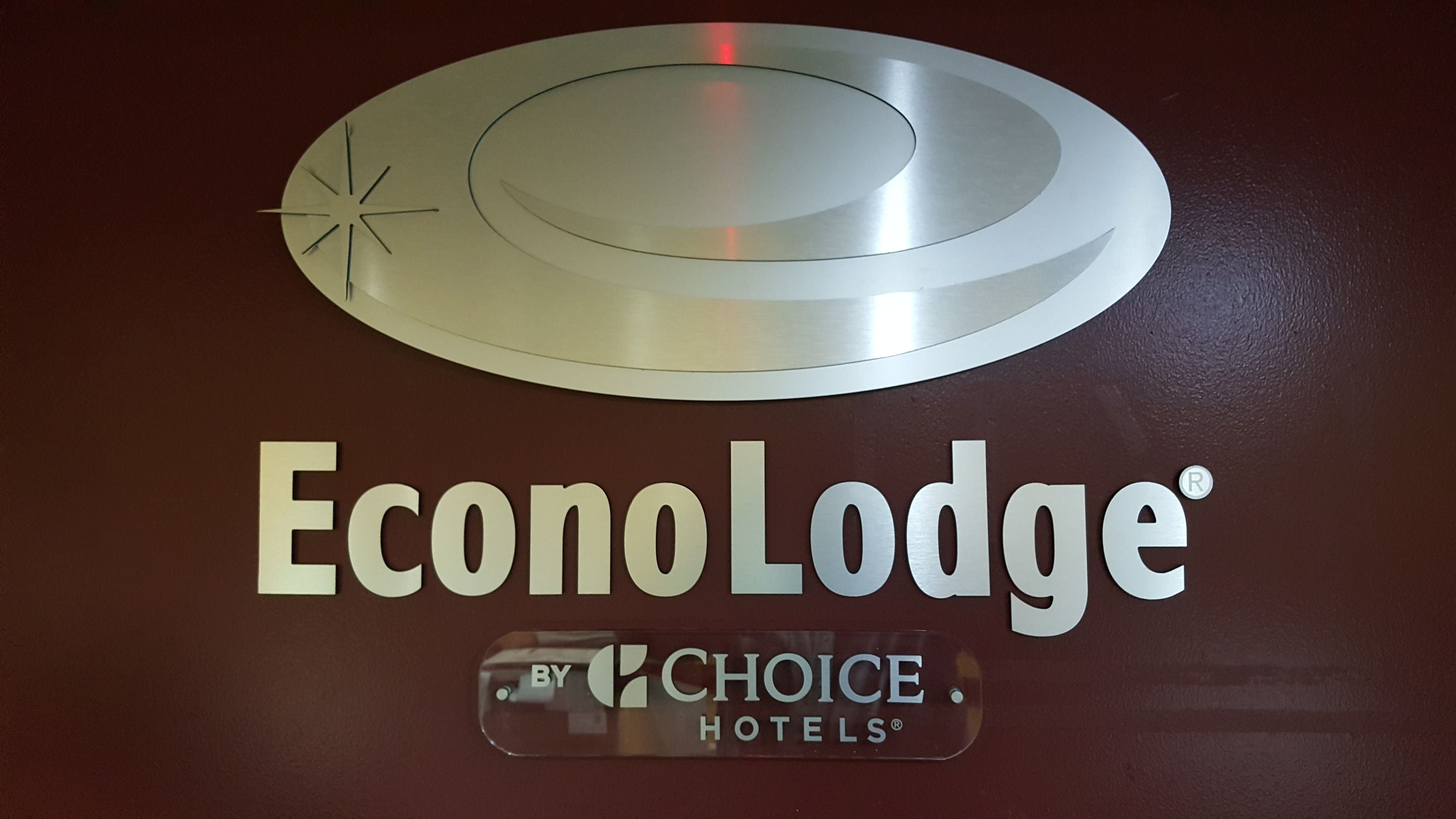 Schild für EconoLodge by Choice Hotels.