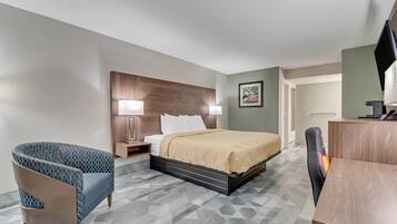 Standard Room, 1 King Bed, Non Smoking | Desk, iron/ironing board, free WiFi, bed sheets