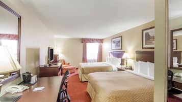 Combined shower/bathtub, free toiletries, hair dryer, towels