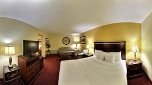 Desk, blackout curtains, iron/ironing board, free cots/infant beds - Clarion Inn Tulsa International Airport (Tulsa)