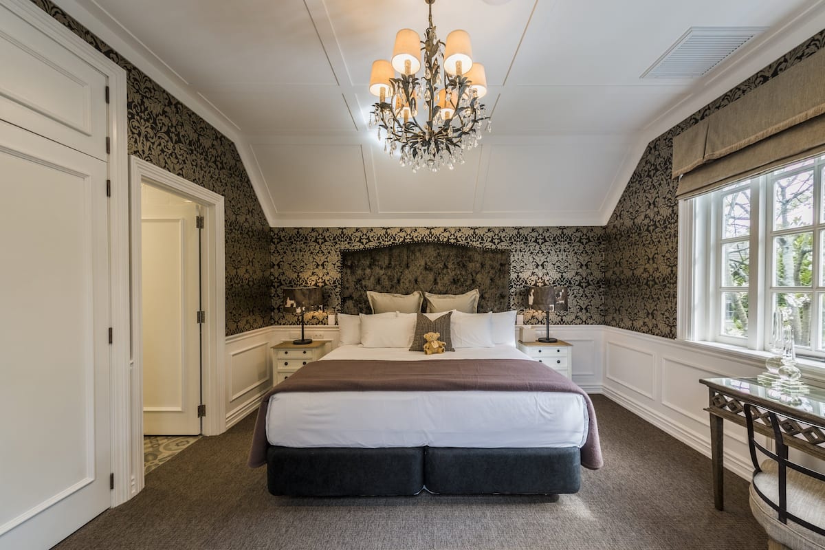 egyptian cotton sheets, premium bedding, pillow-top beds, minibar