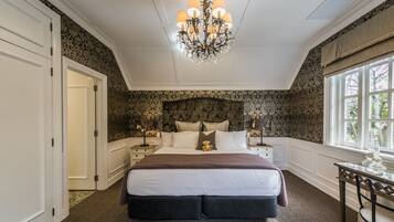 Egyptian cotton sheets, premium bedding, pillow-top beds, minibar