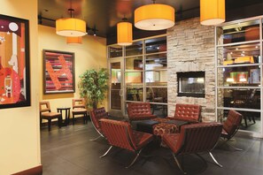 2 restaurants, breakfast, lunch, dinner served; American cuisine 