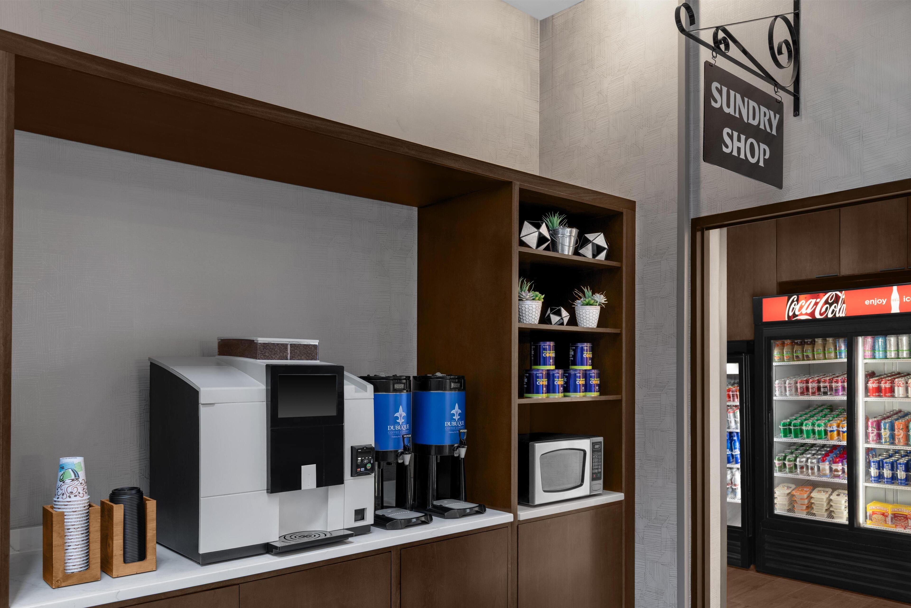 2 restaurants servant le déjeuner, le dîner et le souper