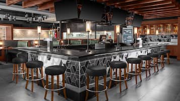 2 restaurants, breakfast, lunch, dinner served; American cuisine