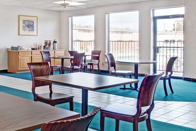 Knights Inn South Houston