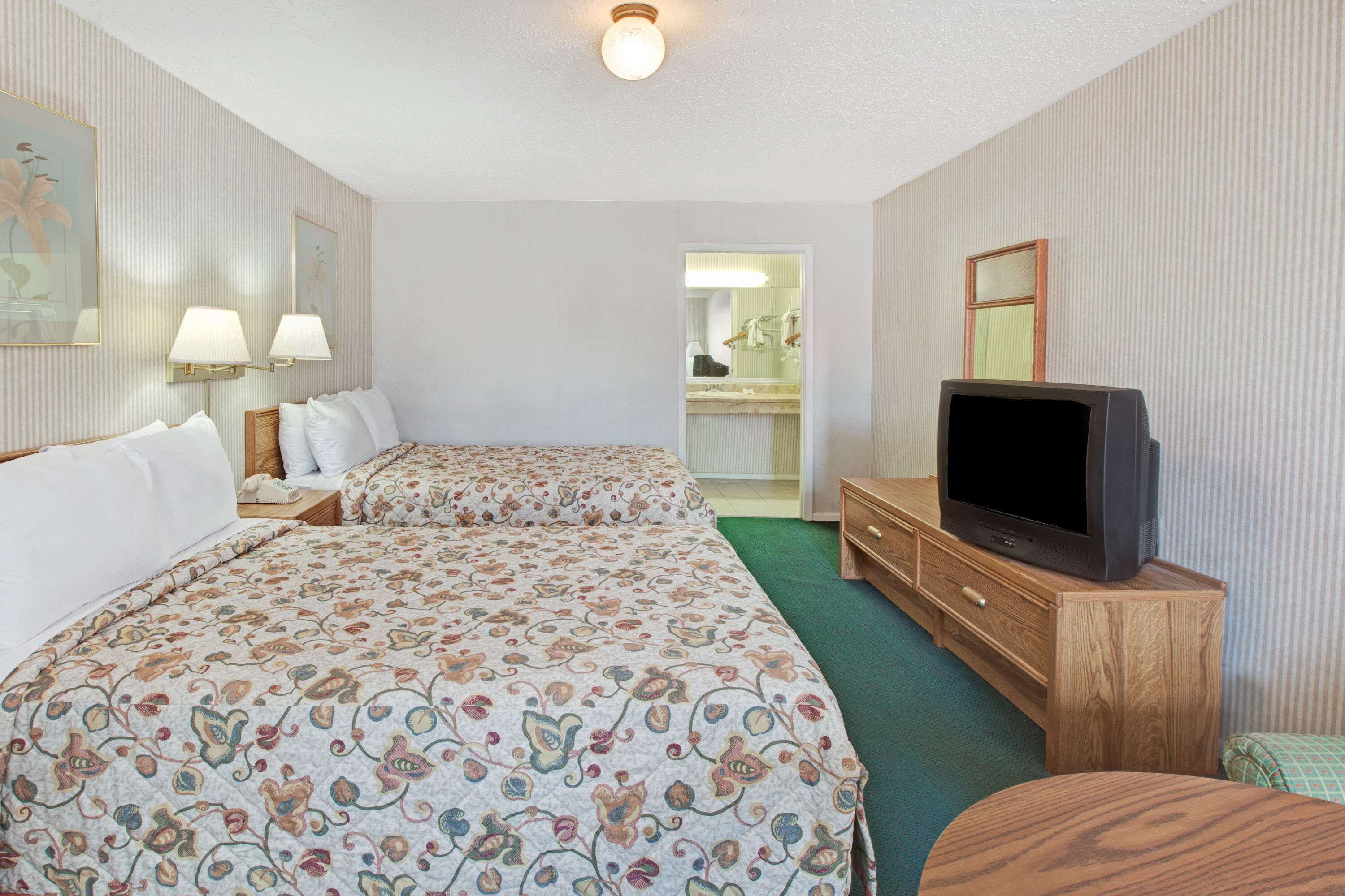 熨斗/熨衣板、免费婴儿床