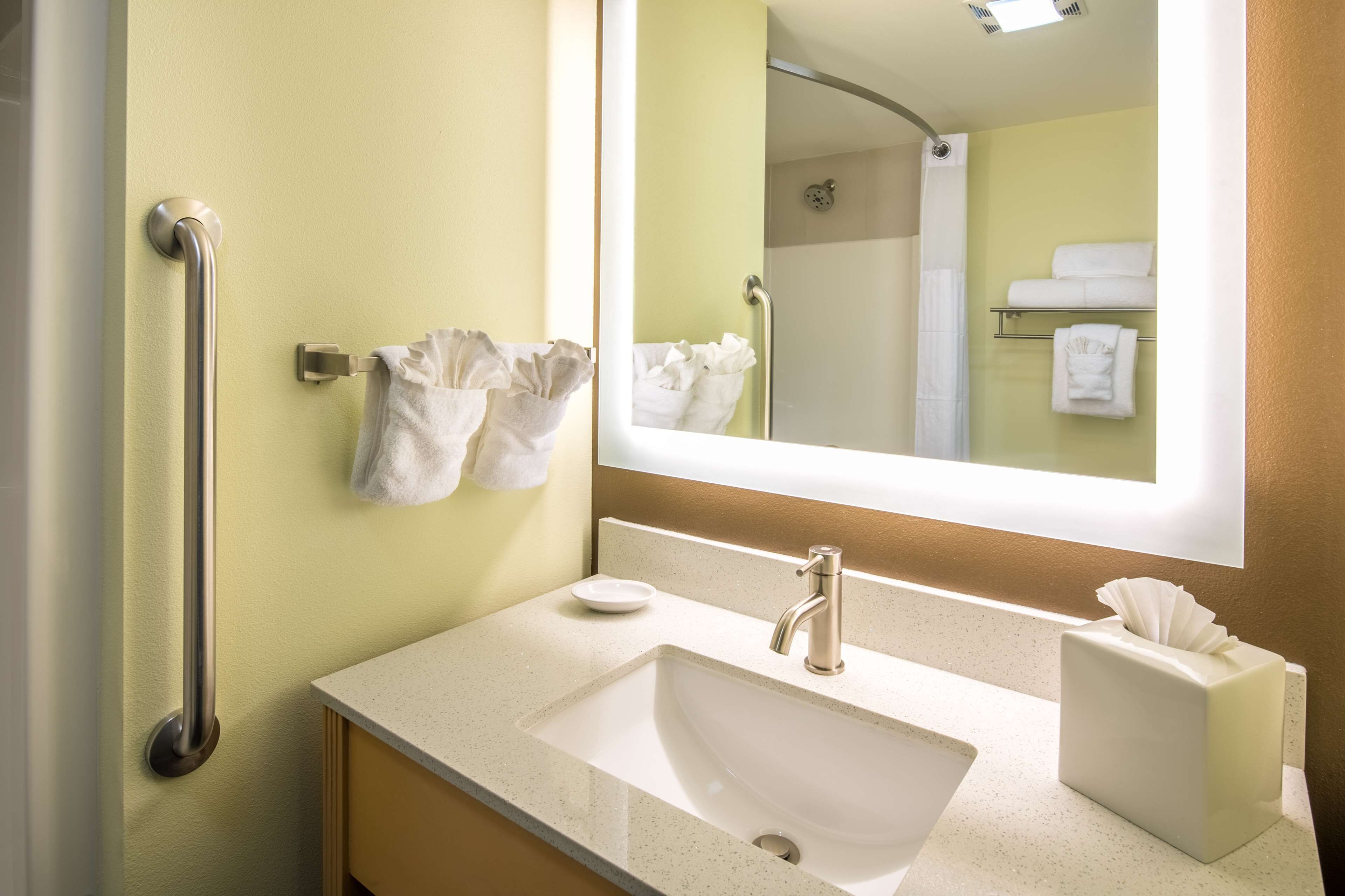 Gratis toiletartikelen, een haardroger, handdoeken