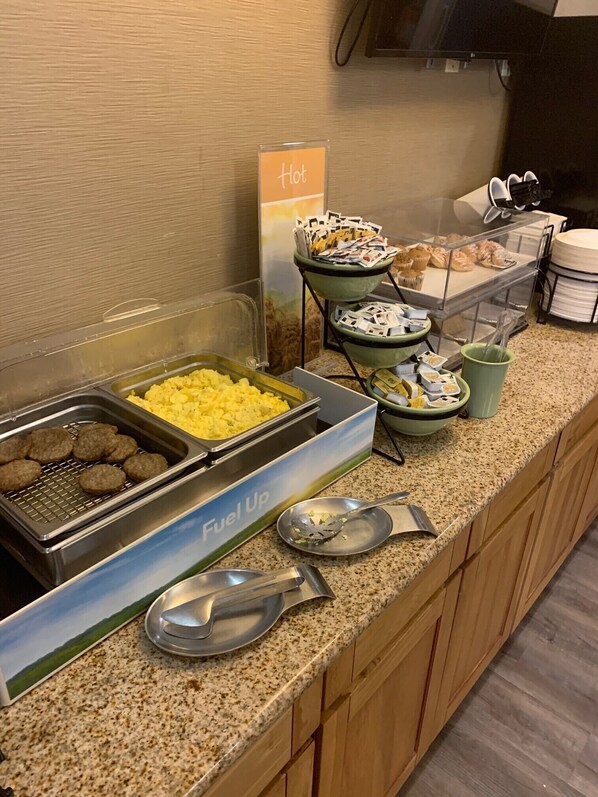 Free buffet breakfast 