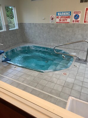 Indoor spa tub