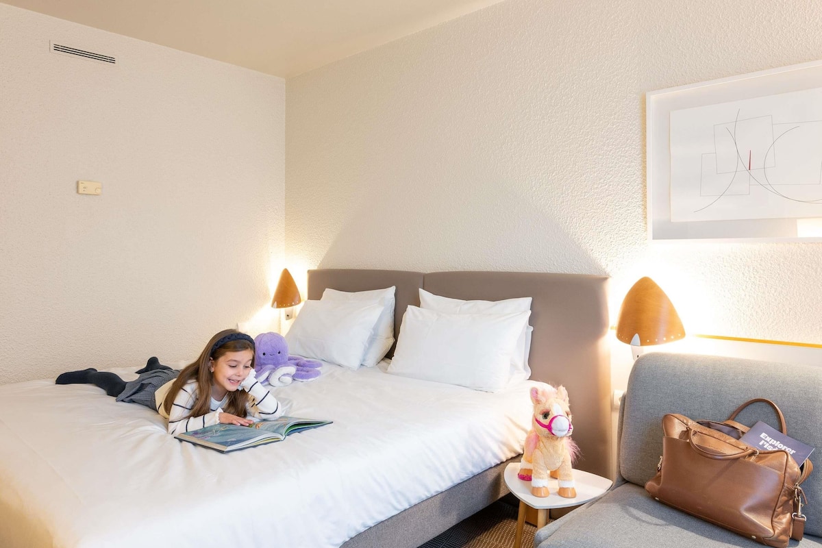 Standardzimmer | Hochwertige Bettwaren, Schreibtisch, laptopgeeigneter Arbeitsplatz