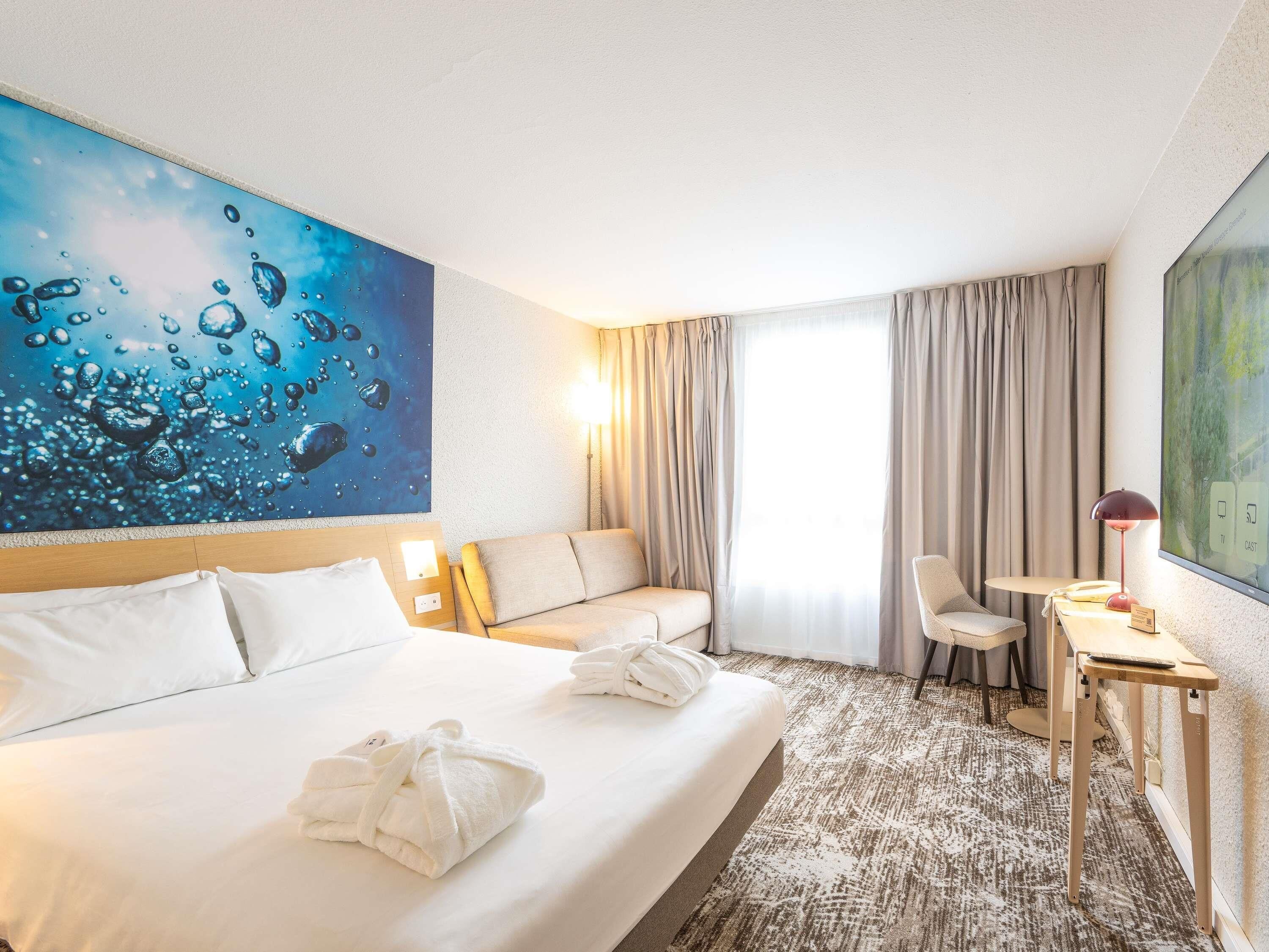 Executive kamer, 1 tweepersoonsbed met slaapbank | Luxe beddengoed, een bureau, een laptopwerkplek