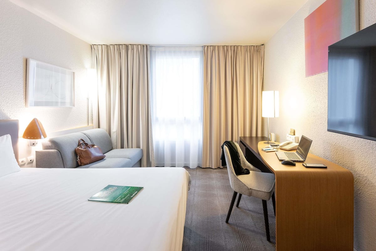 Standard Room | Premium bedding, desk, laptop workspace, blackout curtains