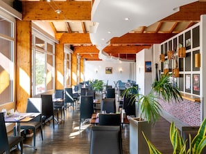 Breakfast, lunch and dinner served  - Novotel Grenoble Nord Voreppe (Voreppe)