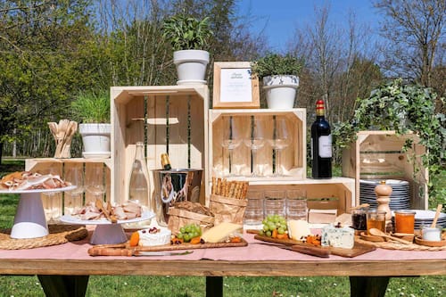 Petit déjeuner, déjeuner et dîner servis sur place