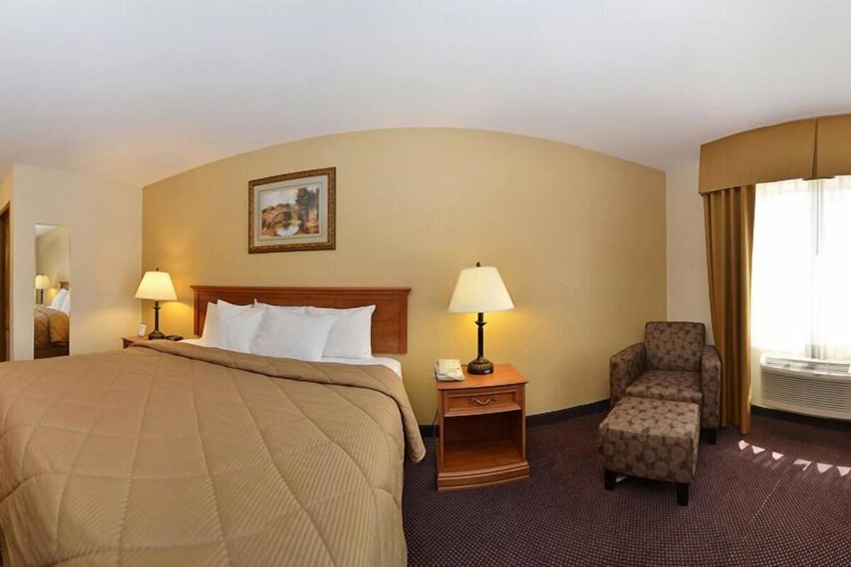 Desk, iron/ironing board, free WiFi, bed sheets