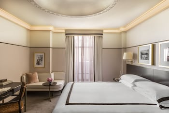 Premium bedding, free minibar, in-room safe, blackout drapes at Sunset Tower Hotel