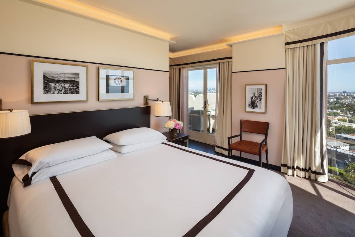 Studio | Premium bedding, free minibar, in-room safe, blackout drapes