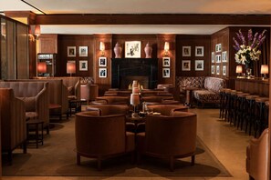Lobby lounge - Sunset Tower Hotel (West Hollywood)