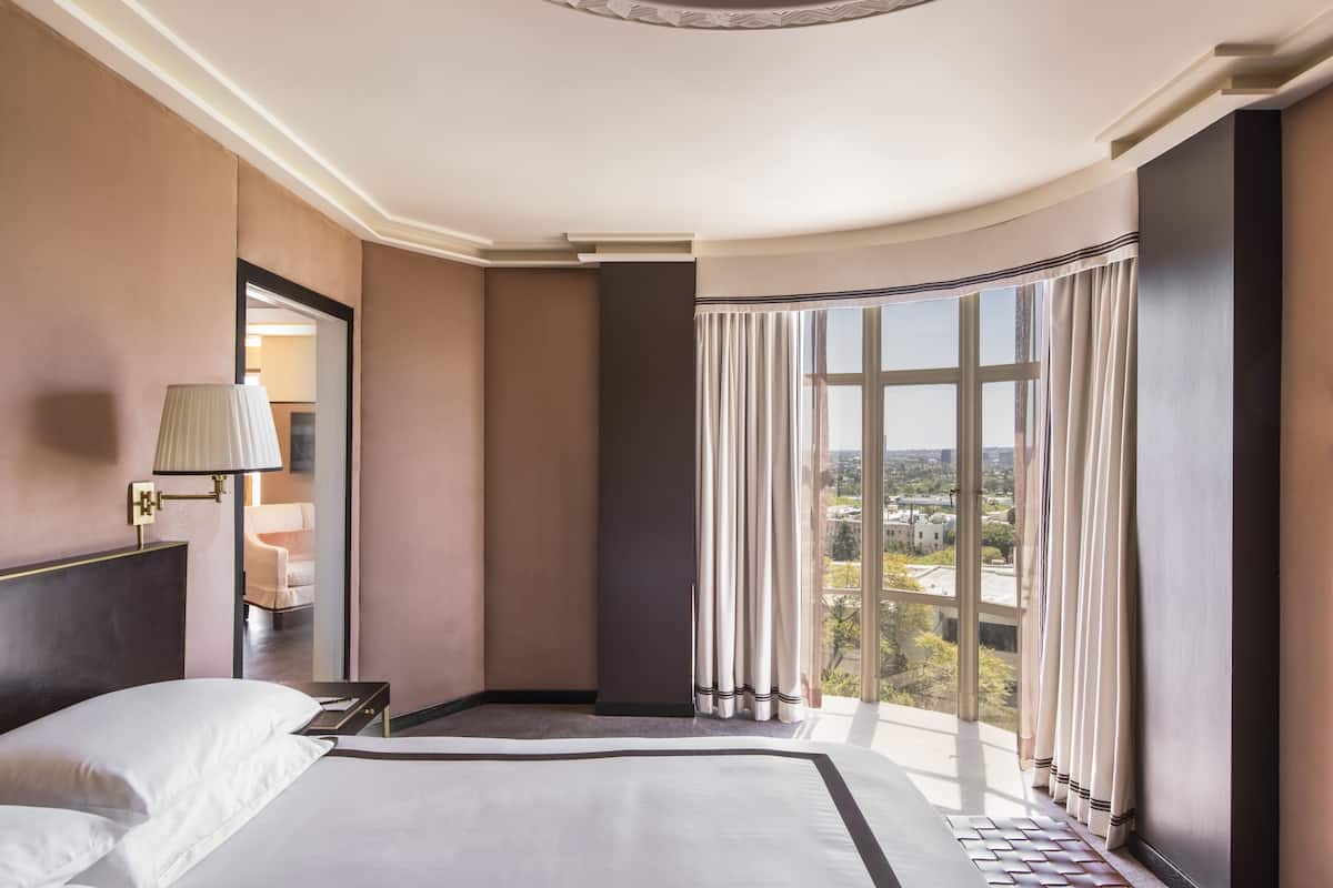 premium bedding, free minibar, in-room safe, blackout curtains