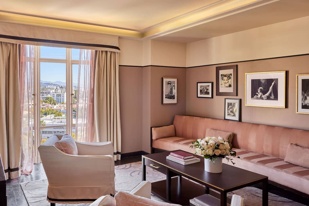 Grand Deluxe Suite | Premium bedding, minibar, in-room safe, desk