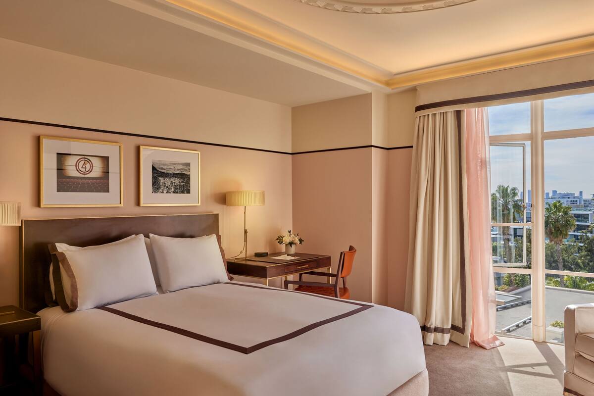 Superior Queen | Premium bedding, free minibar, in-room safe, blackout drapes
