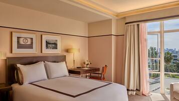Superior  Queen | 1 bedroom, premium bedding, free minibar, in-room safe