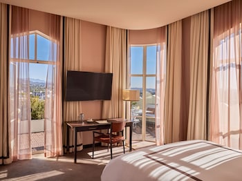 Penthouse Suite | Premium bedding, free minibar, in-room safe, blackout drapes at Sunset Tower Hotel