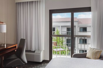 1 bedroom, premium bedding, in-room safe, desk at Courtyard by Marriott Philadelphia Devon/Villanova