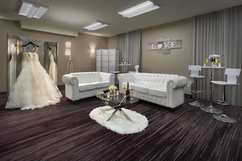 1 bedroom, premium bedding, in-room safe, desk at Courtyard by Marriott Philadelphia Devon/Villanova