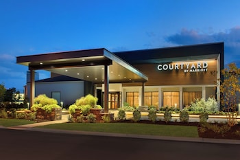 Hotel Exterior at Courtyard by Marriott Philadelphia Devon/Villanova