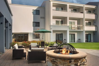 Patio, balcany or terrace at Courtyard by Marriott Philadelphia Devon/Villanova