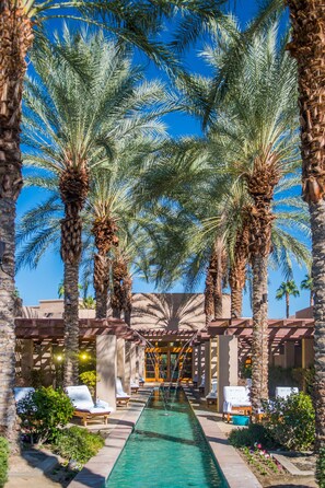 Couples treatment room(s), sauna, hot tub, steam room, body treatments