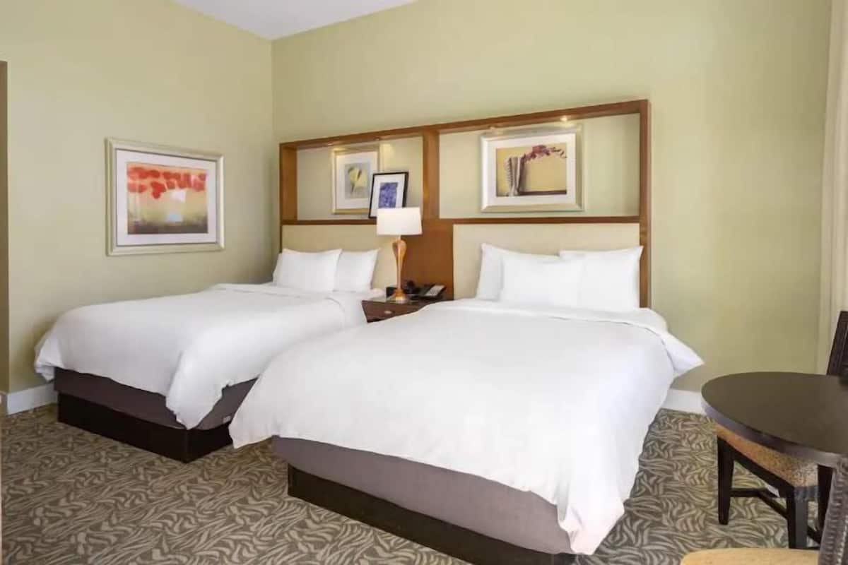 Hypo-allergenic bedding, in-room safe, desk, blackout curtains