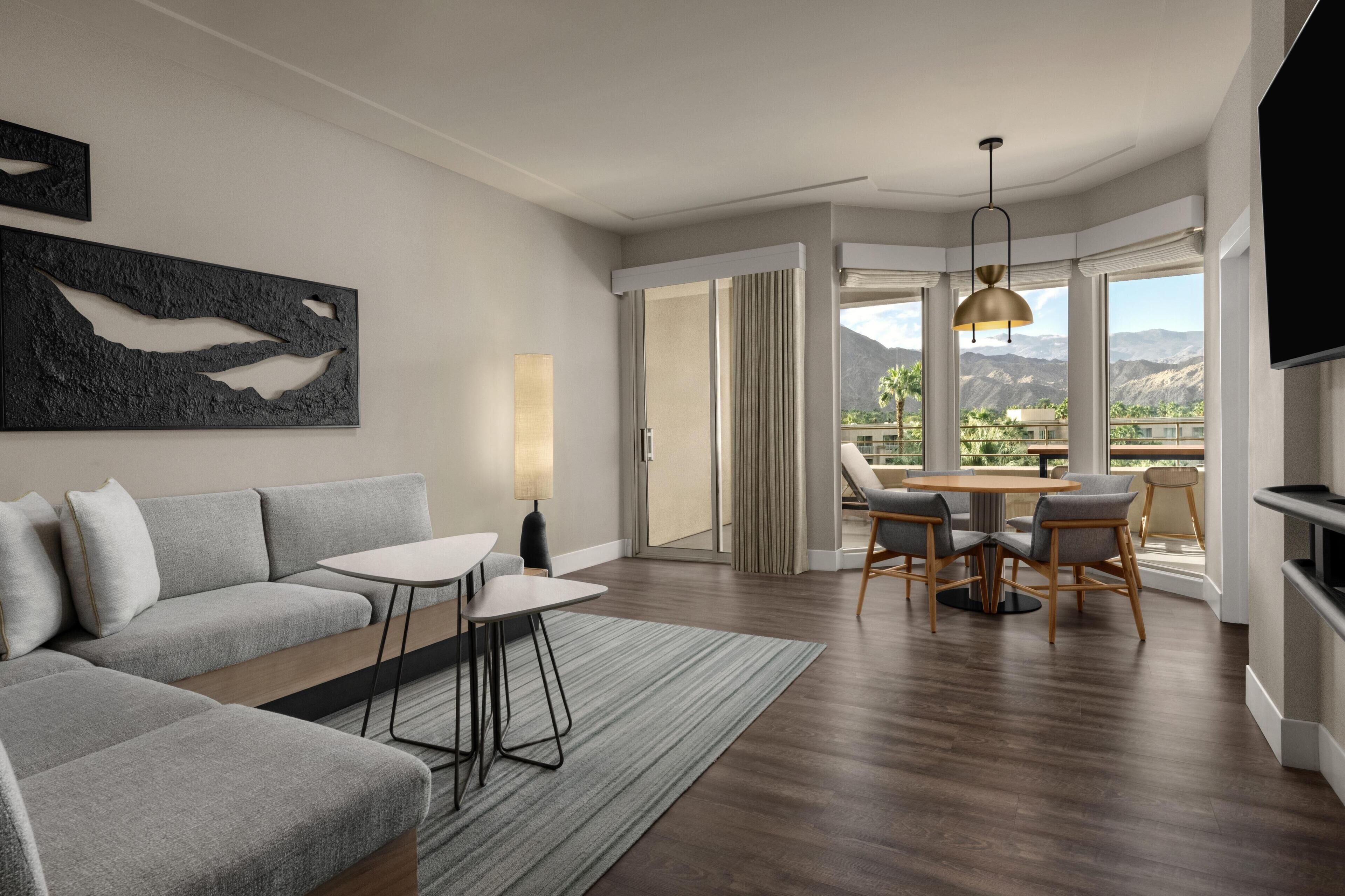 Hypo-allergenic bedding, in-room safe, desk, blackout drapes