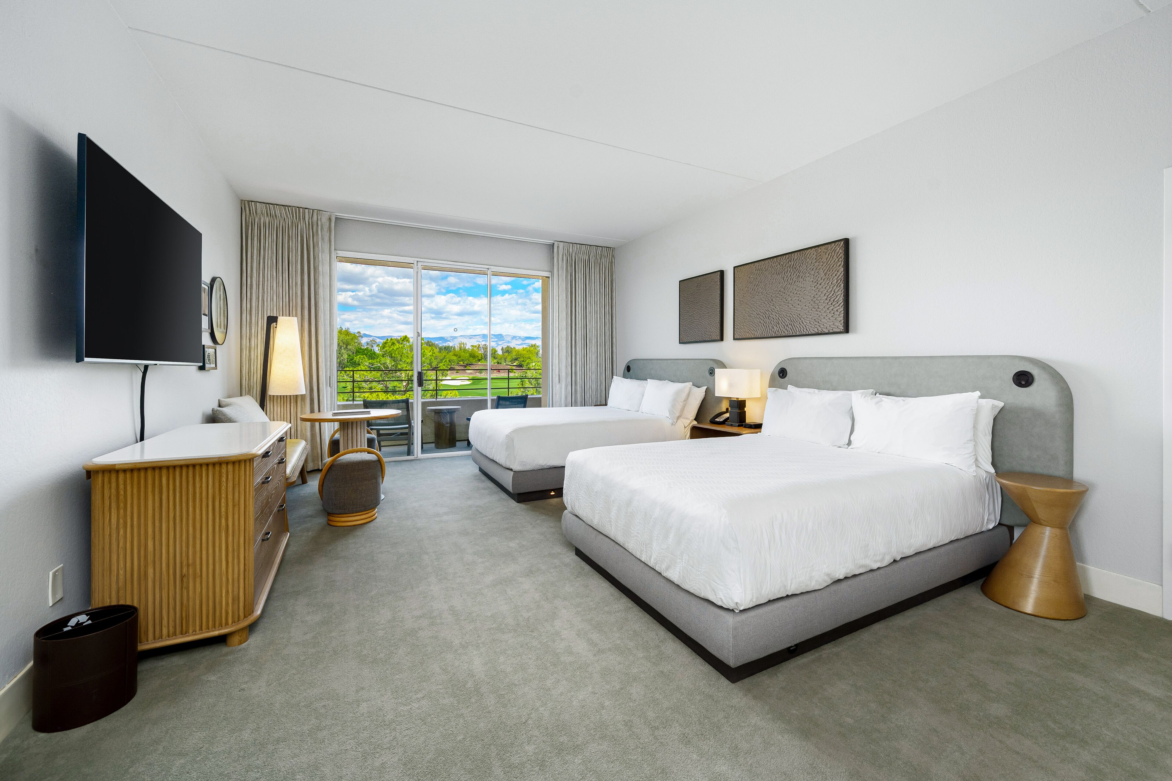 Allergitestet sengetøy, safe på rommet, skrivebord og blendingsgardiner