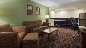 Suite, 1 King Bed, Non Smoking, Courtyard View
