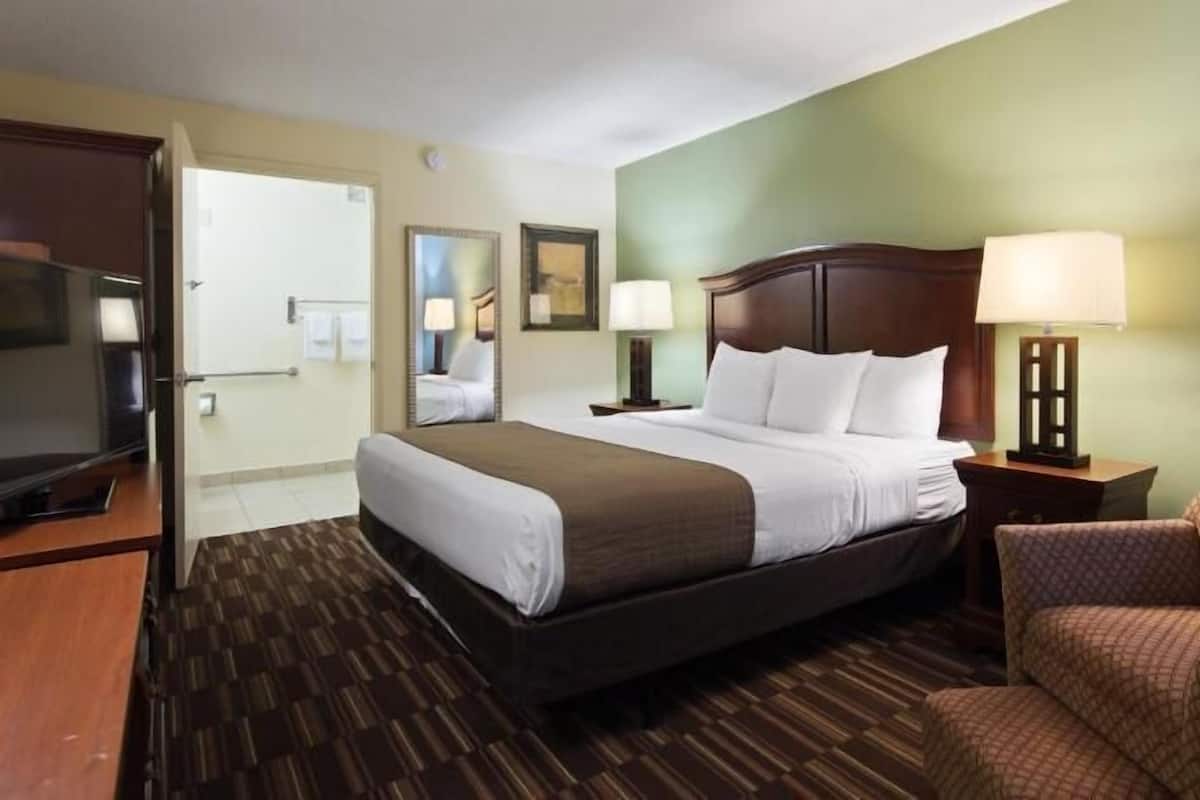 Pillow-top beds, desk, laptop workspace, soundproofing