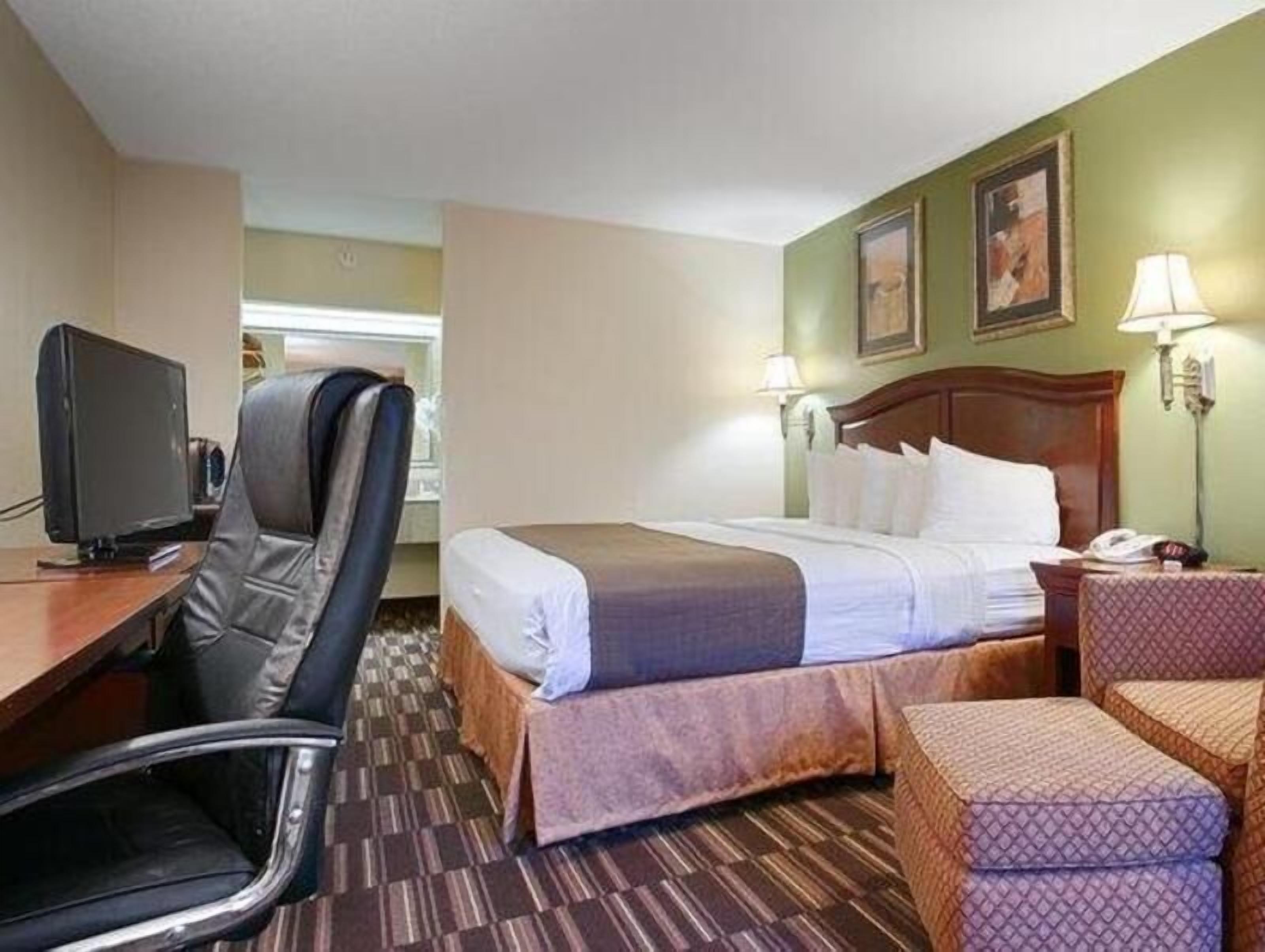 Pillow-top beds, desk, laptop workspace, soundproofing