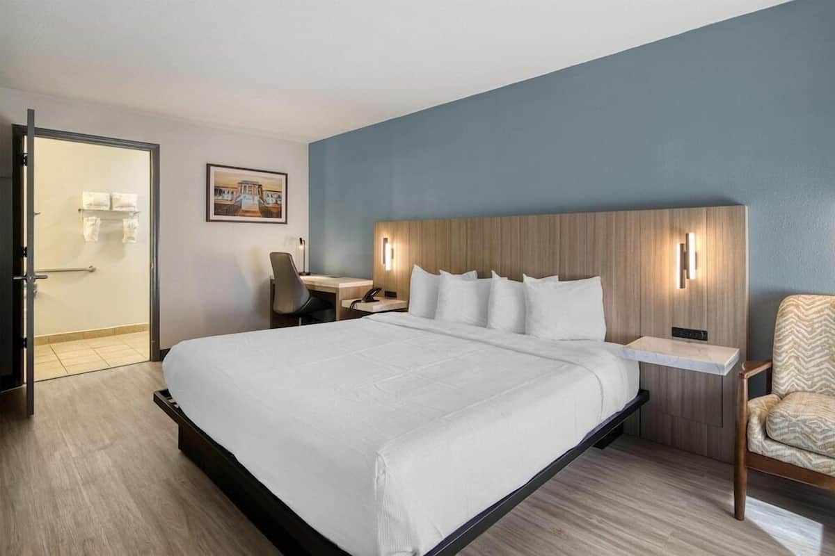Pillowtop beds, desk, laptop workspace, soundproofing