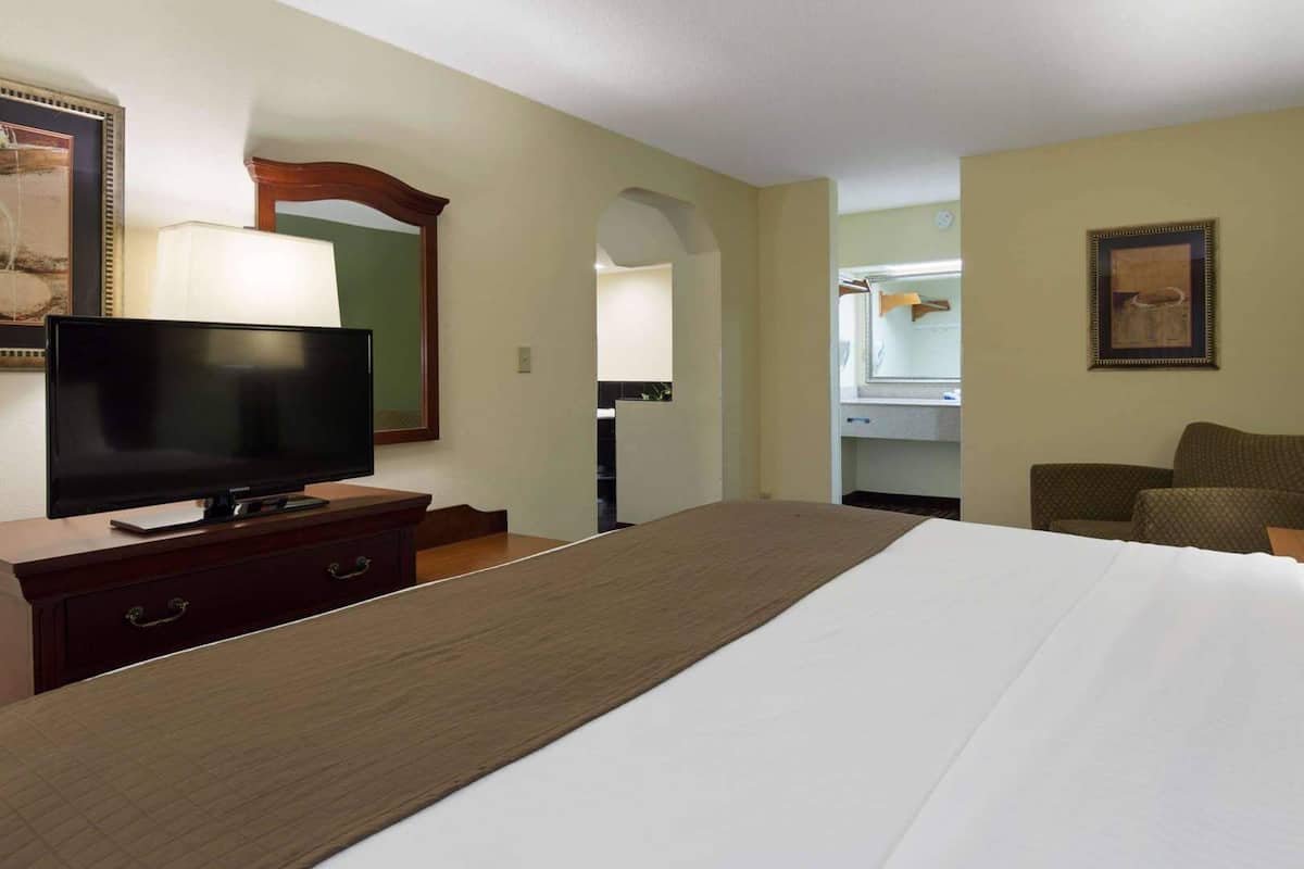 Camas con pillow-top, escritorio y espacio para trabajar con laptop