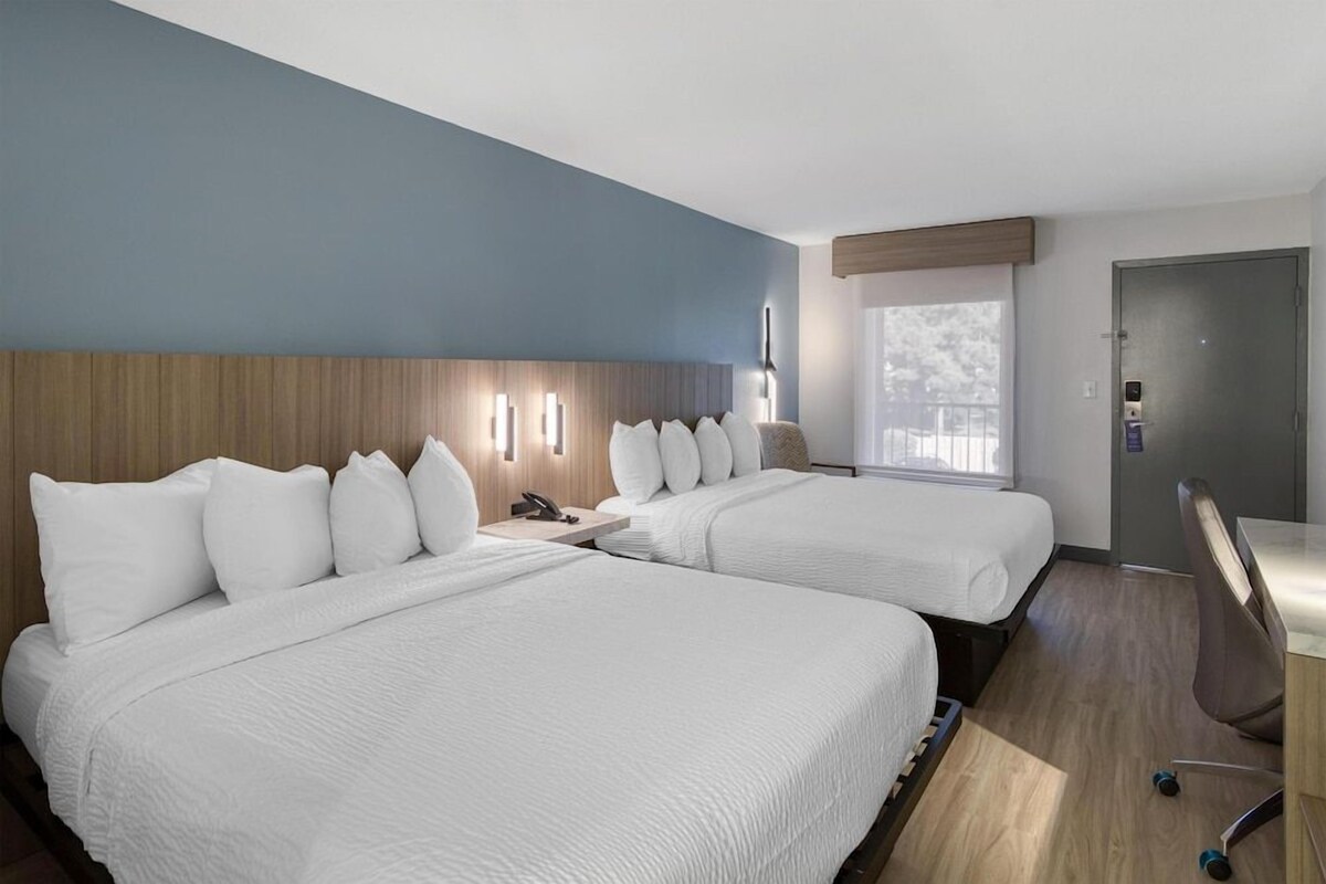 Pillowtop beds, desk, laptop workspace, soundproofing